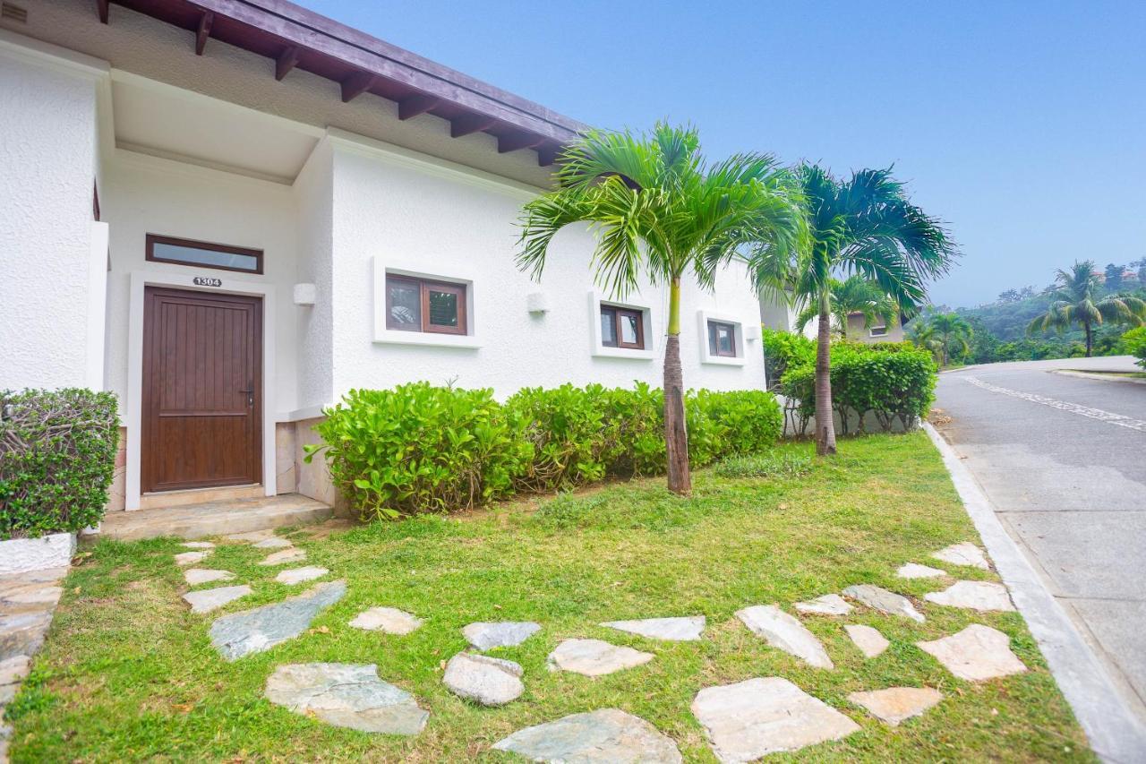 Pristine Bay Villa 1304 With Large Pool - 3 Bedroom Condo French Harbour Екстер'єр фото