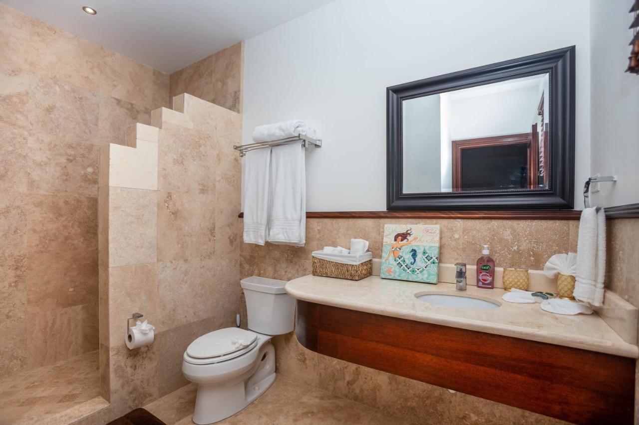 Pristine Bay Villa 1304 With Large Pool - 3 Bedroom Condo French Harbour Екстер'єр фото