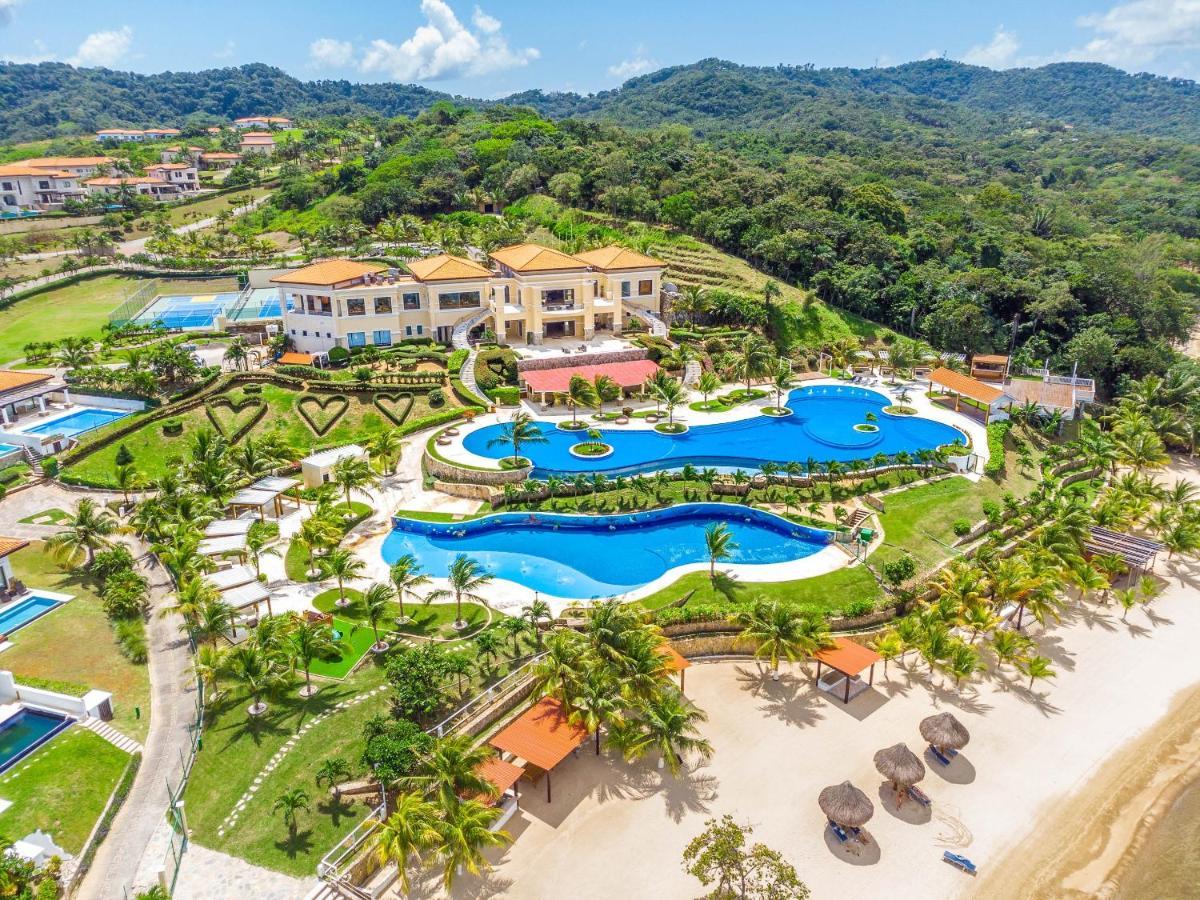 Pristine Bay Villa 1304 With Large Pool - 3 Bedroom Condo French Harbour Екстер'єр фото
